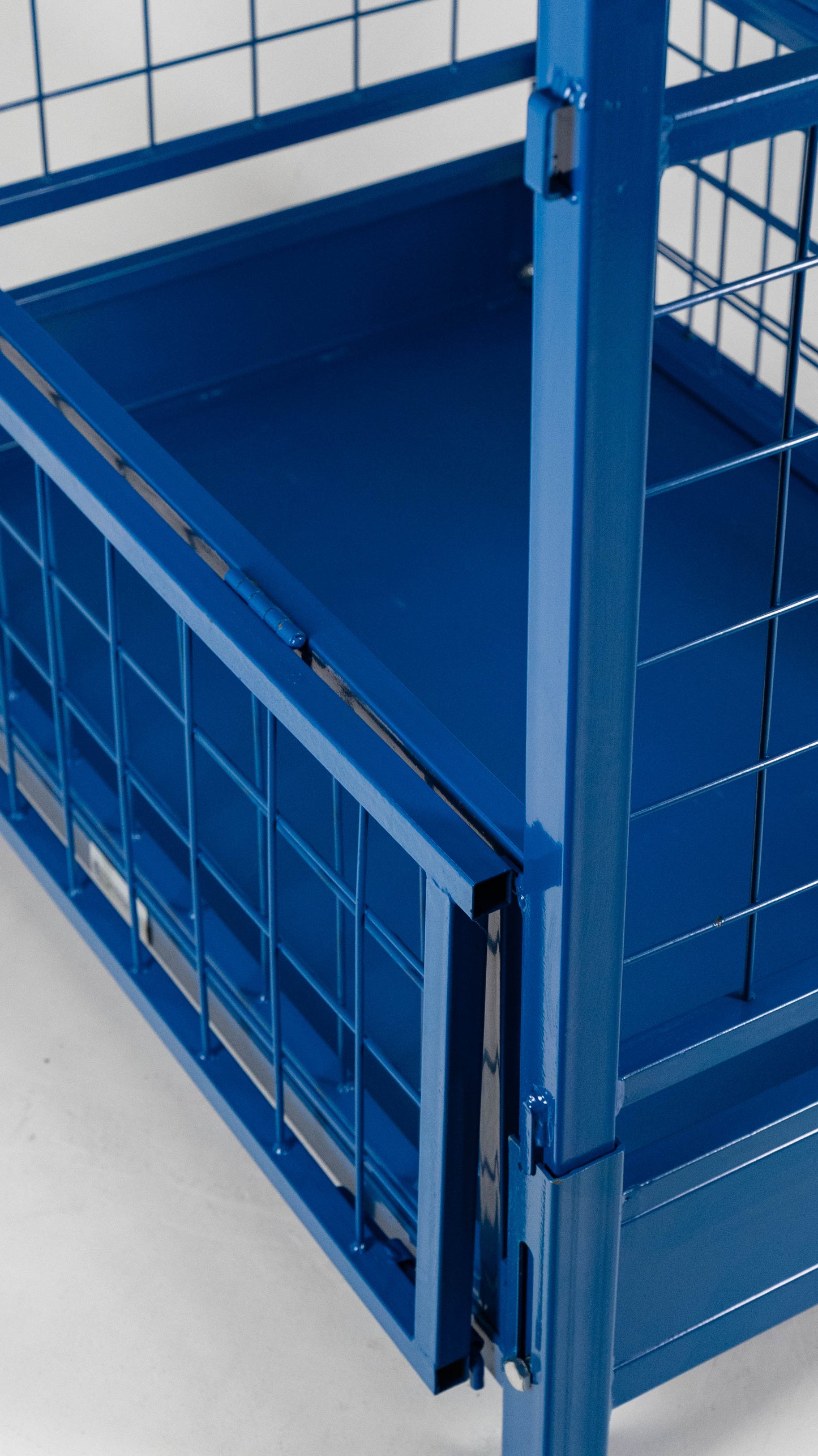 EdgePro StoreEdge Stillage 50, drop gate open