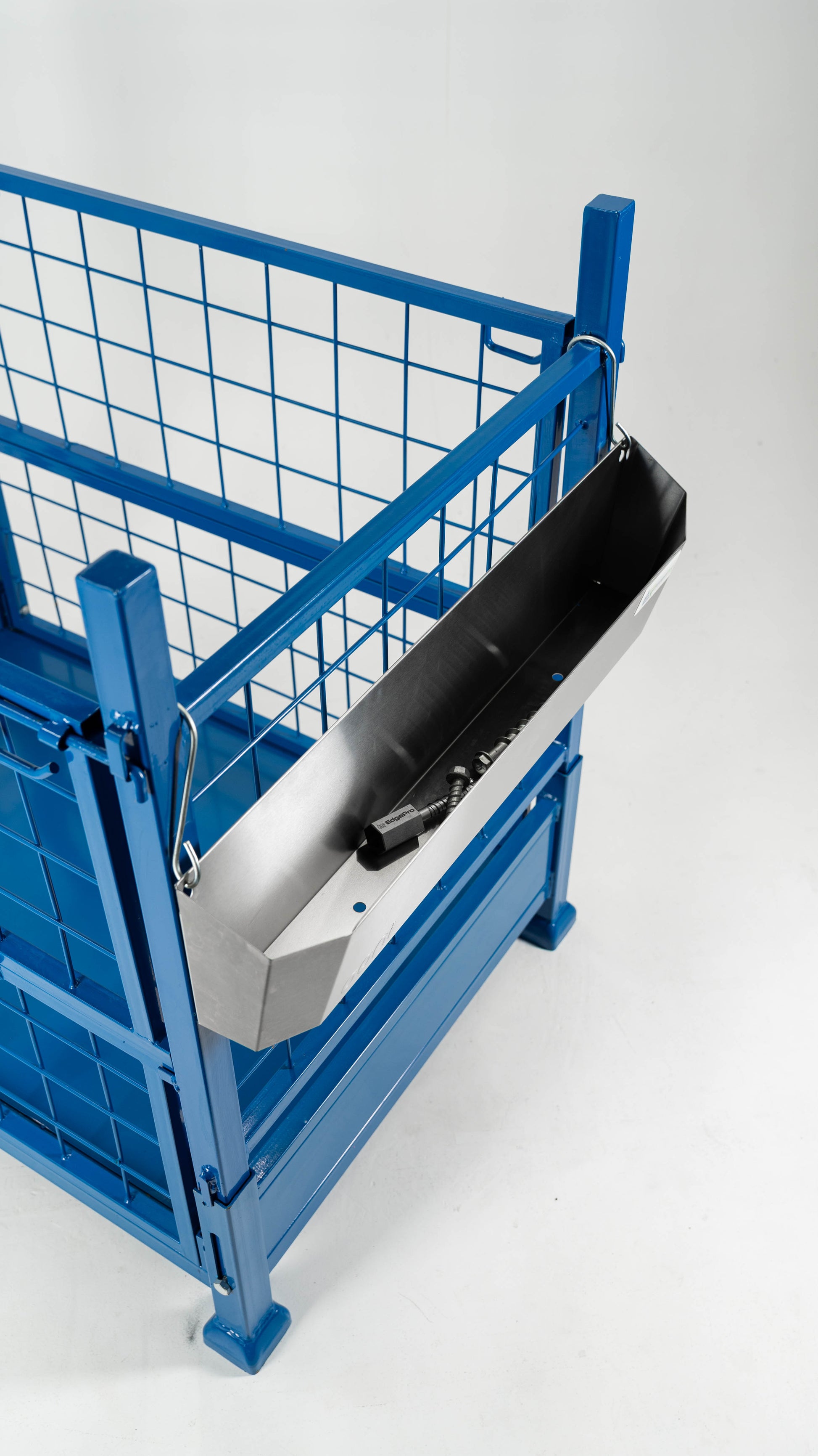EdgePro StoreEdge Uni Basket, hero shot, hung on stillage